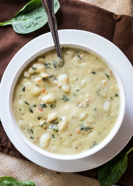 Copycat Olive Garden Chicken & Gnocchi Soup 