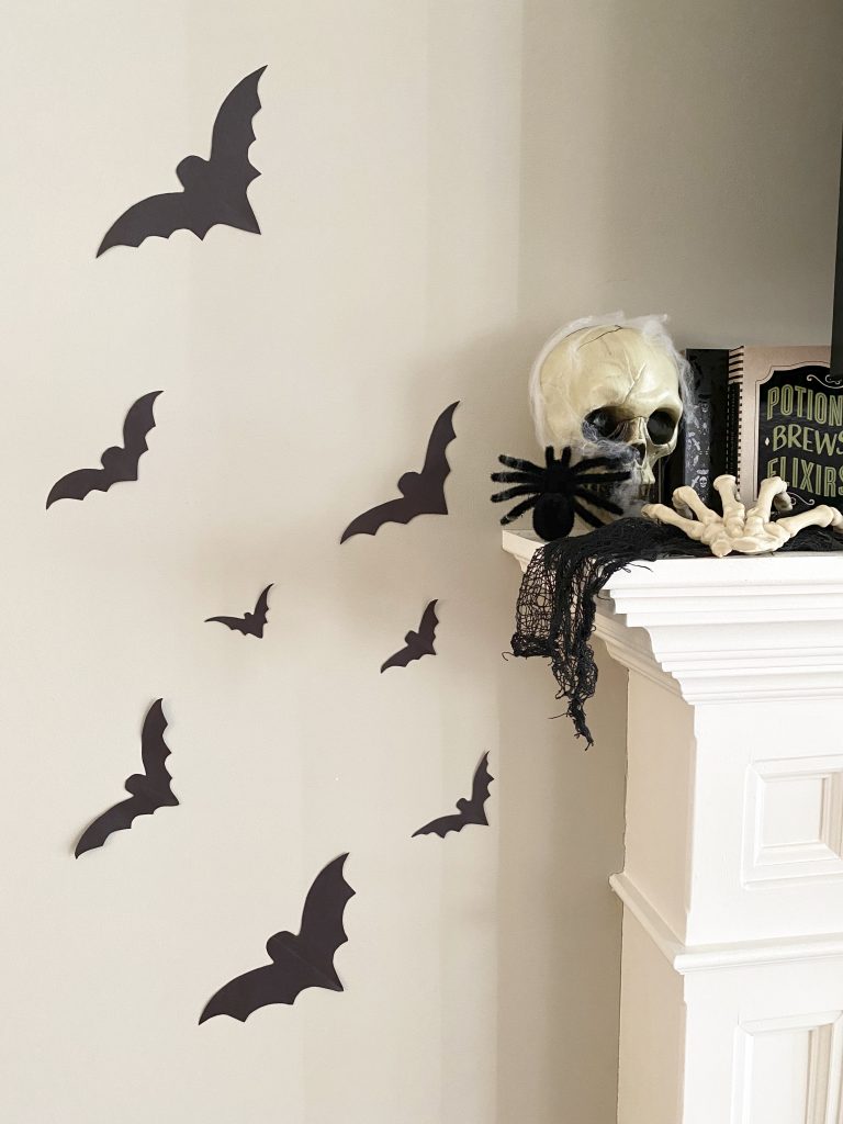 $10 DIY Spooky Halloween Mantle 