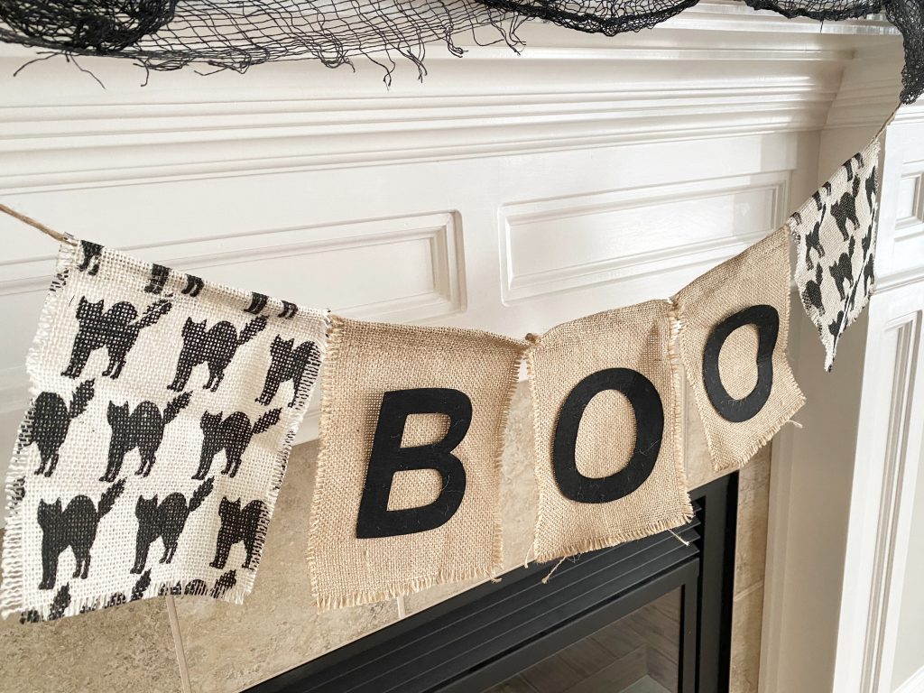 $10 DIY Spooky Halloween Mantel